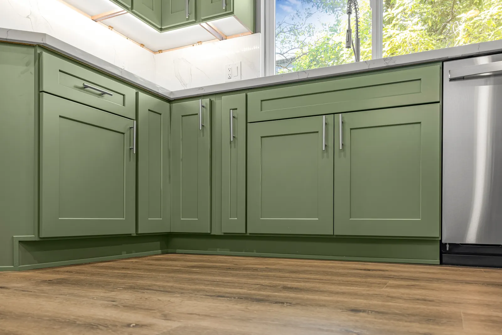 Green shaker drawers and cabinet doors with modern metal pulls